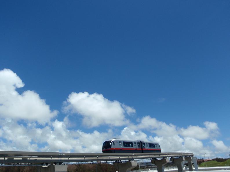 沖縄県内唯一の鉄道、ゆいレールです。